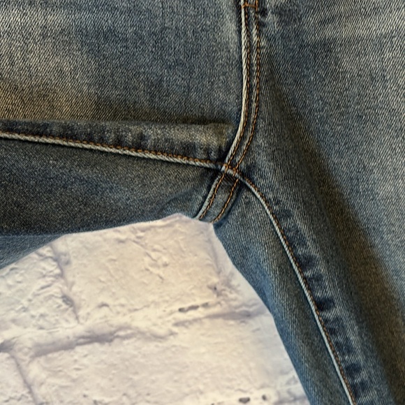 Articles of Society Low Rise Flare Leg Raw Hem Medium Wash Blue Jeans - Size 30 - Picture 6 of 14